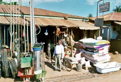 Geschäft Kinana, Hauptstrasse von Ifakara